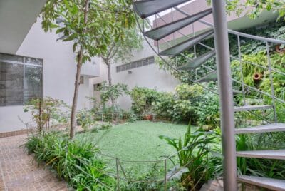 Alquilo casa moderna en urbanización