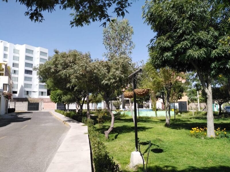 Alquilo departamento primer piso espaldas angeles de cayma