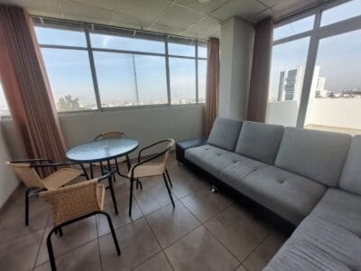 Alquilo departamento amoblado cerca mall lambramani