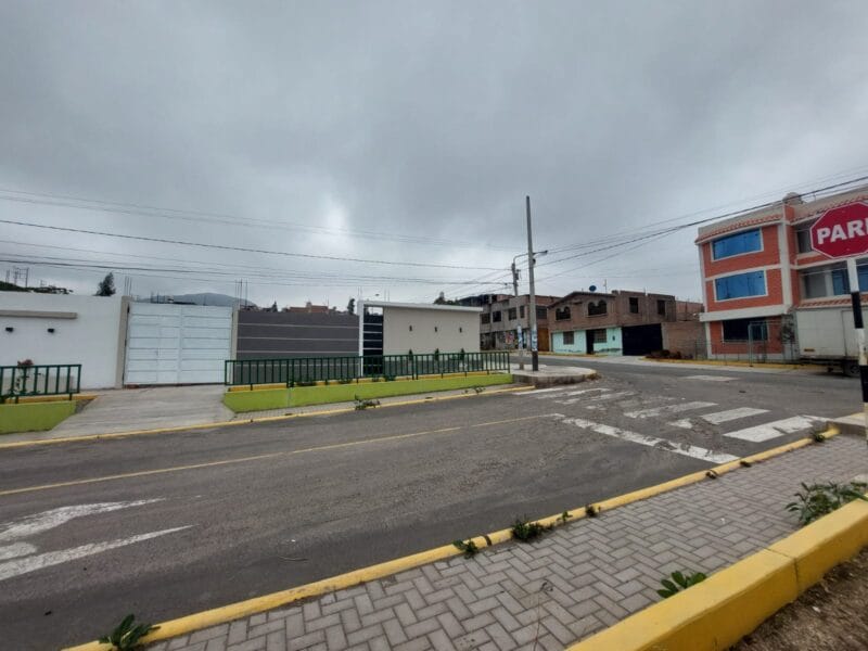 Vendo terreno cerro colorado cerca av54