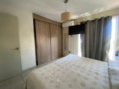 Vendo casa en Cerro Colorado por la plaza americas