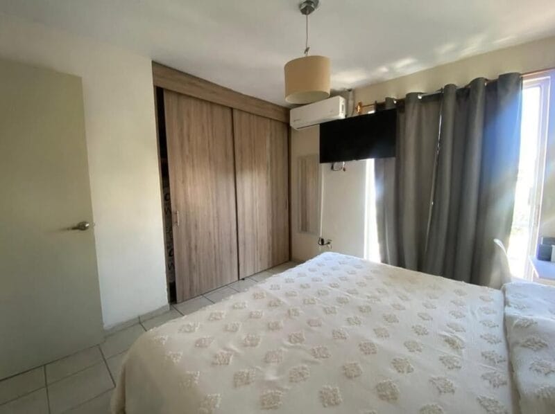 Vendo casa en Cerro Colorado por la plaza americas